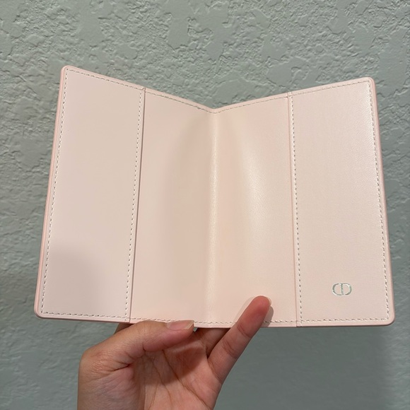 NWOT Christian Dior Beaute Blush Pink Passport Holder - Picture 5 of 8